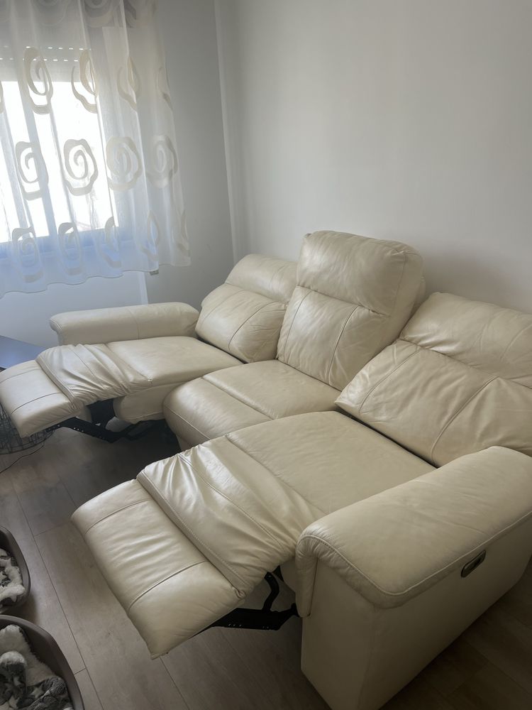 Sofá Chateau d’Ax em pele 3 lugares com 2 relax elétricos