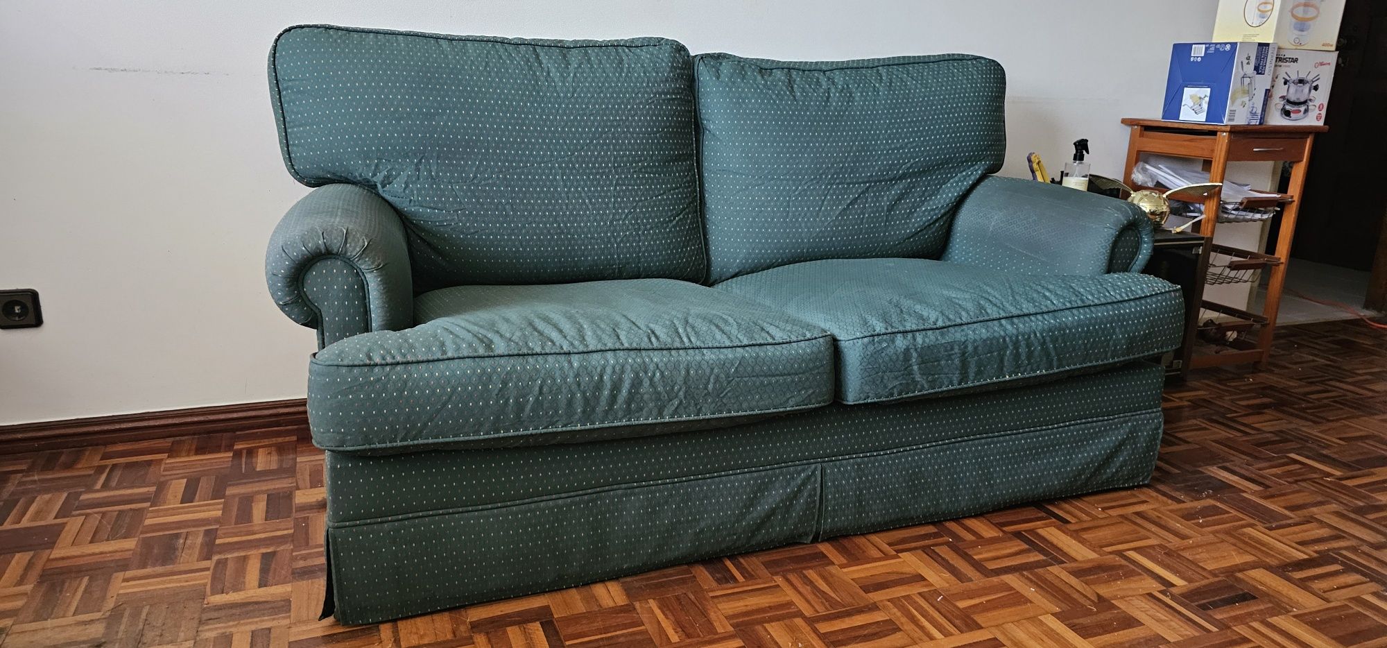 Sofá verde de 3 lugares