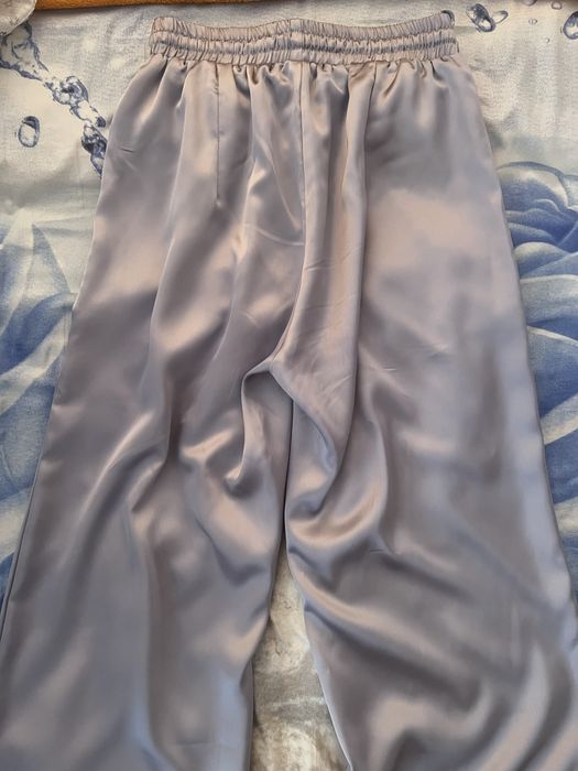 атласні штани лілові