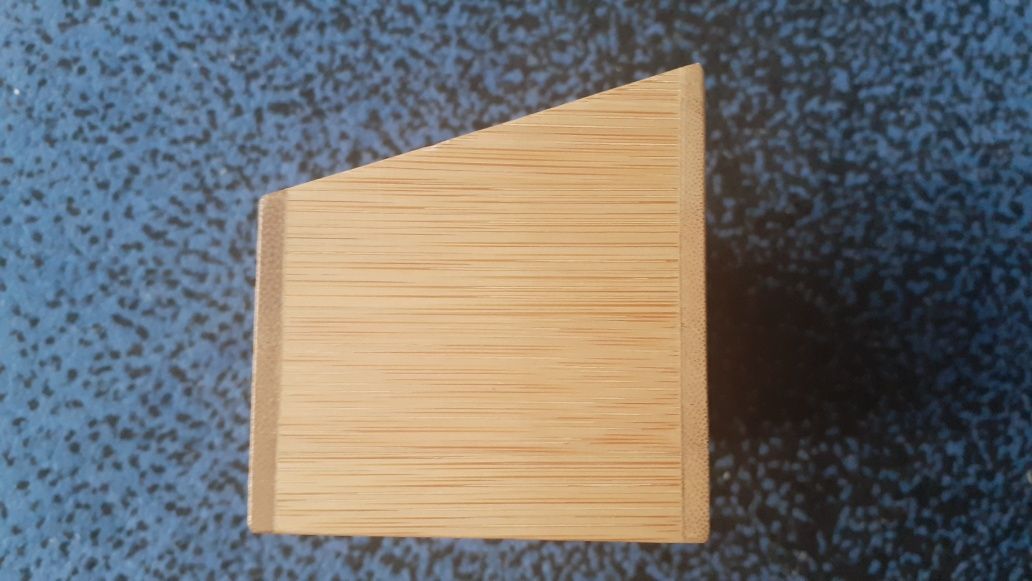 Drewniane pudełko z przegródkami