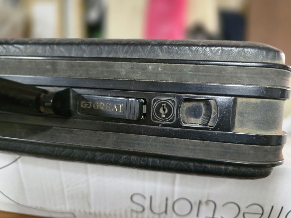 Sprzedam męski neseser z zamknięciem