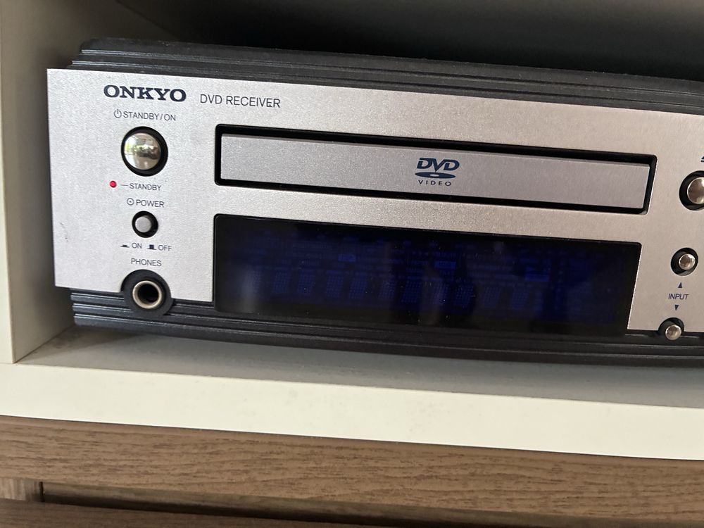 Amplituner ONKYO!