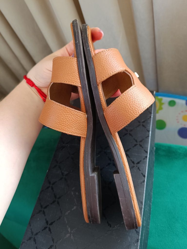 Piękne eleganckie skórzane brązowe klapki damskie Ochnik 36 camel
