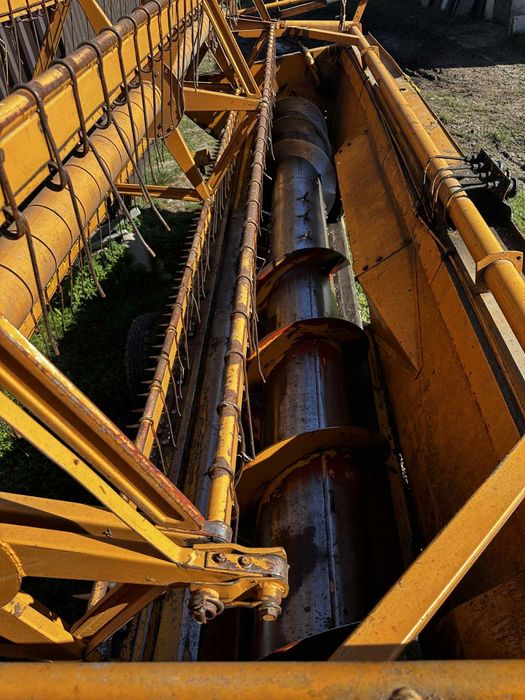 Kombajn zbozowy bizon super z 056