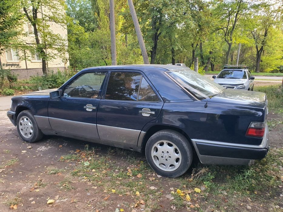 Мерседес E200. Mercedes-Benz 124