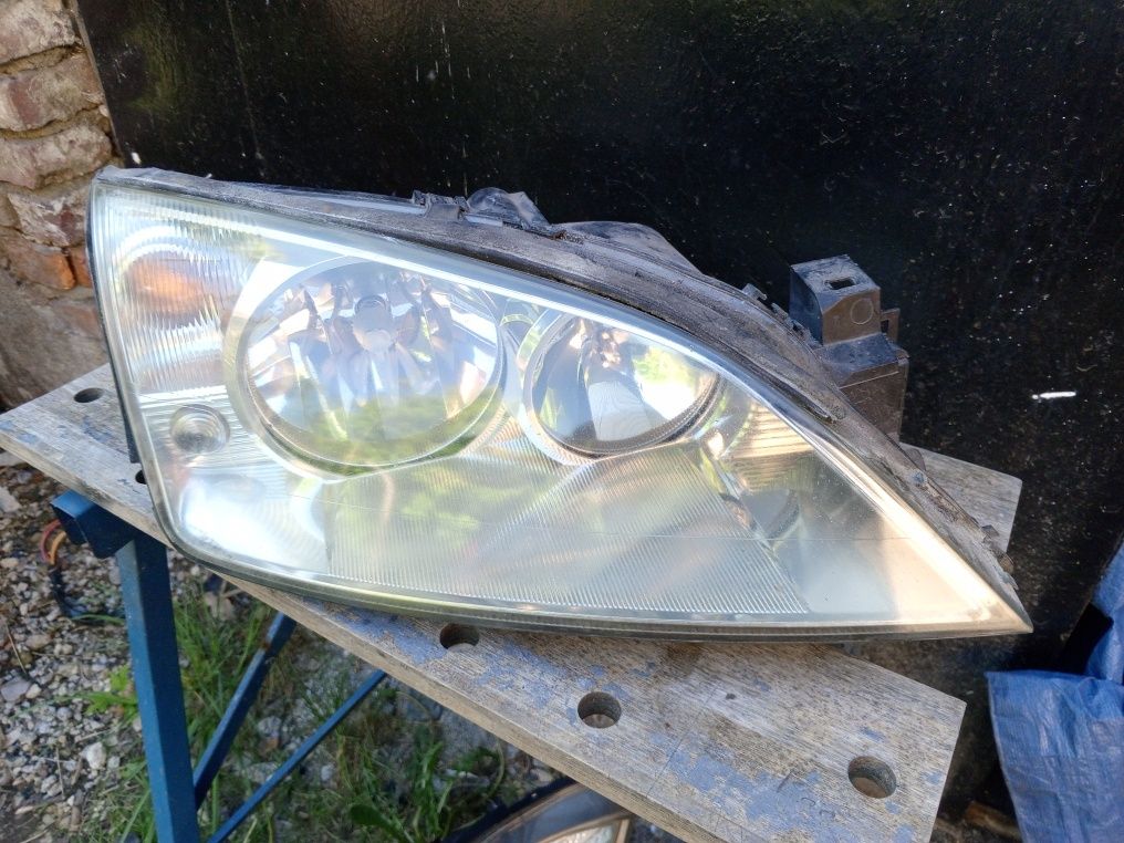 Ford Mondeo MK3 III lampa przednia prawa