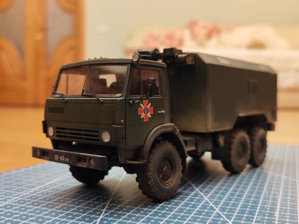 Стендова модель Камаз з кунгом ЗСУ 1/35