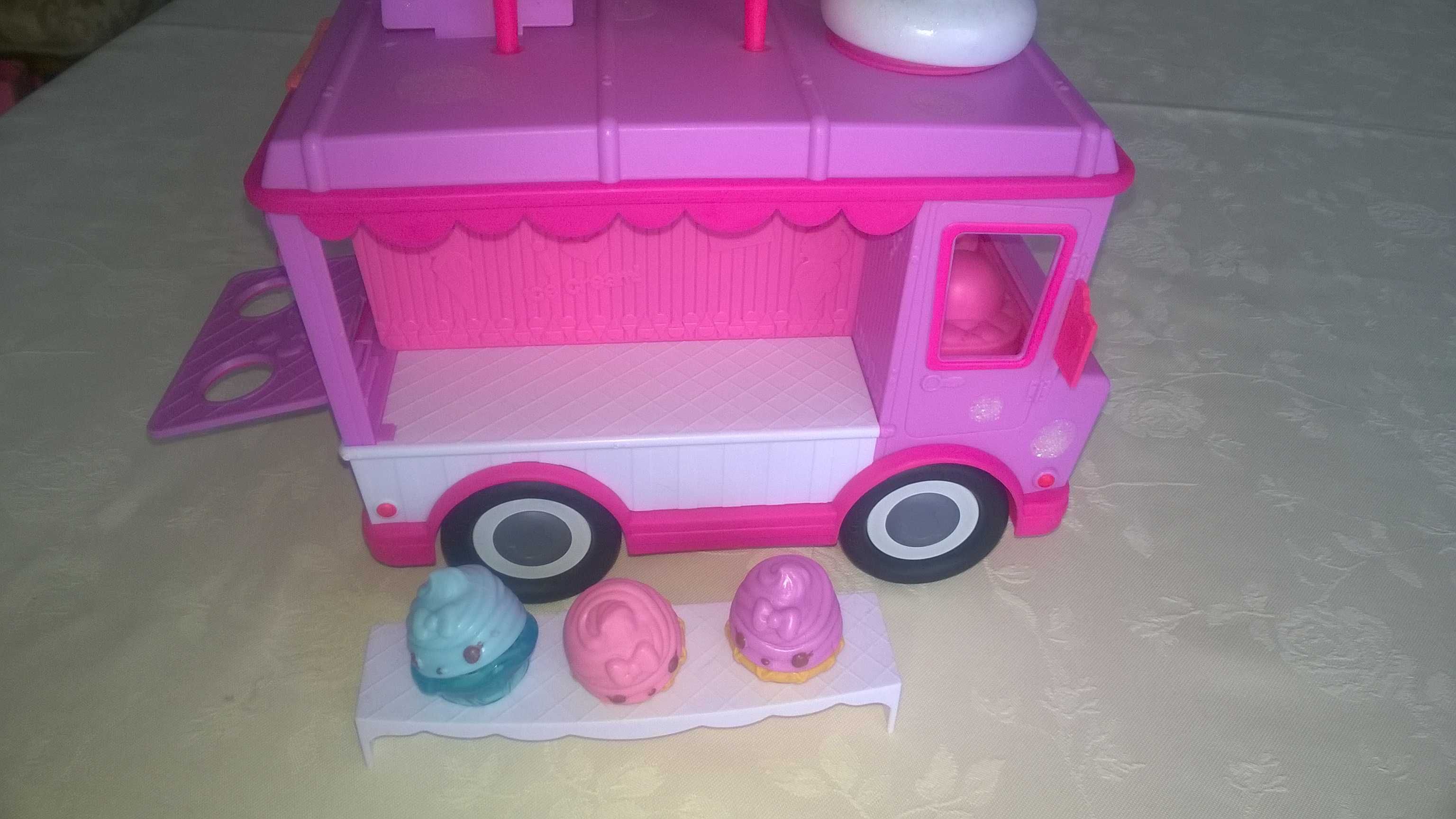 num noms autobus samochód lodziarnia i książeczki