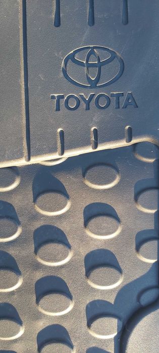 2 tapetes originais Toyota em borracha