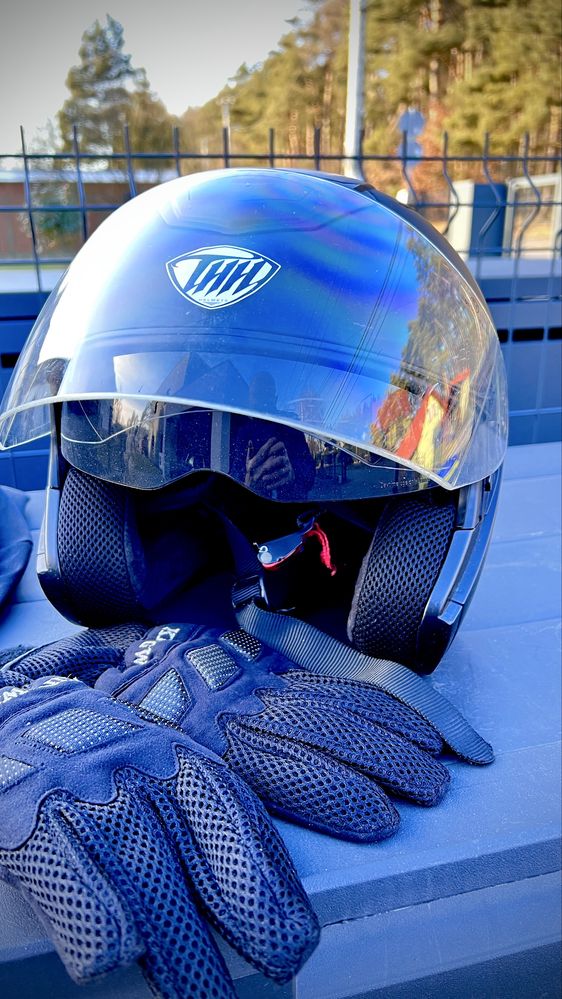 Kask motocyklowy renomowanej firmy THH