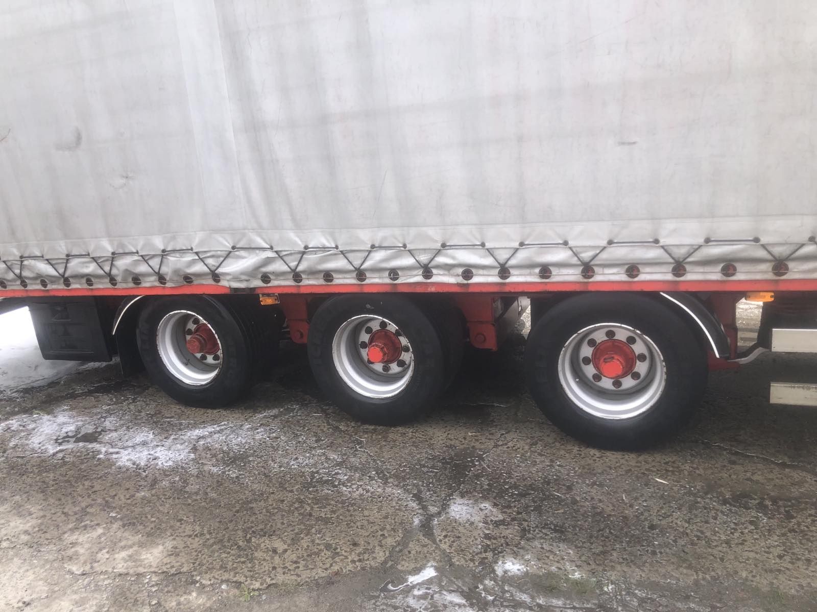 Причіп Fruenhauf бортовий напівпричіп вантажний причіп прицеп
 Модель
