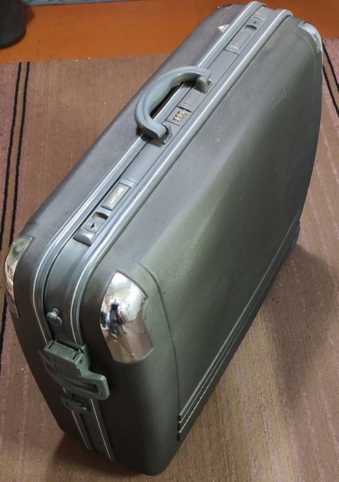 Пластикова валіза
