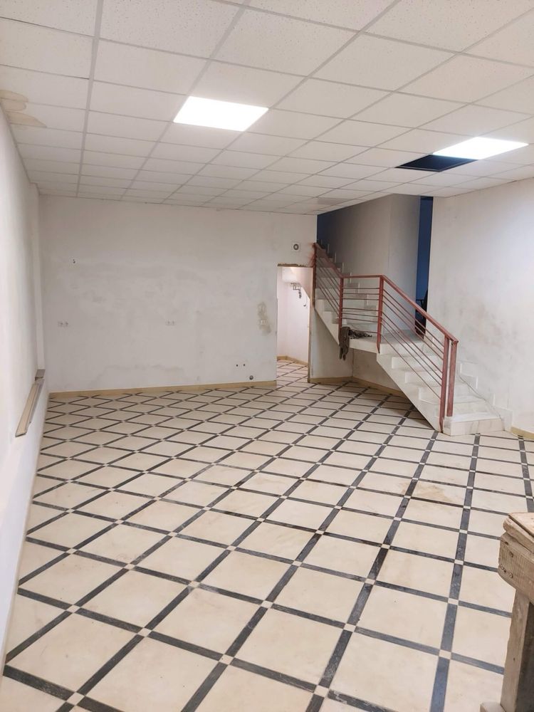 Сдам помещение центр площадь СЛАВЯНСК .магазин кафе офис