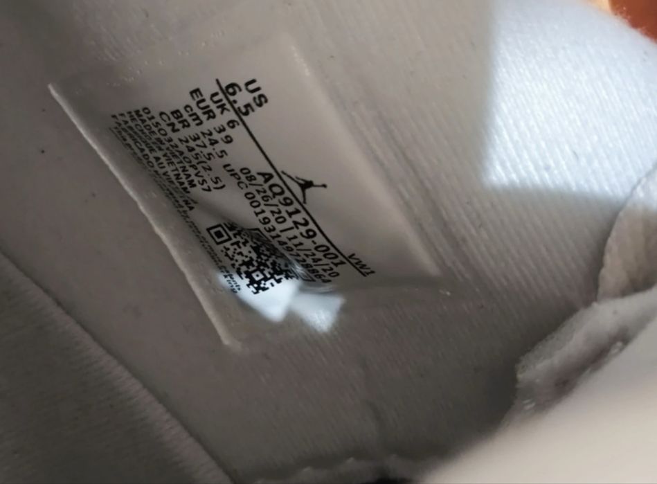 Jordan 4 Retro Frozen Moments