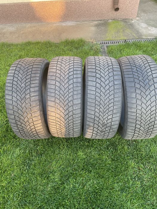 Продам Шины Brigestone Blizzak 235/45r18