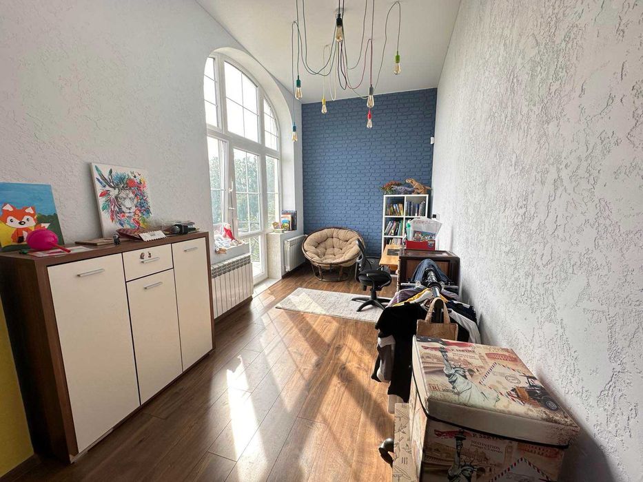 Будинок з ремонтом! 190 кв.м. Гараж на 2 авто. 240000