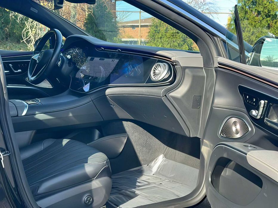 Mercedes-Benz EQS      2022