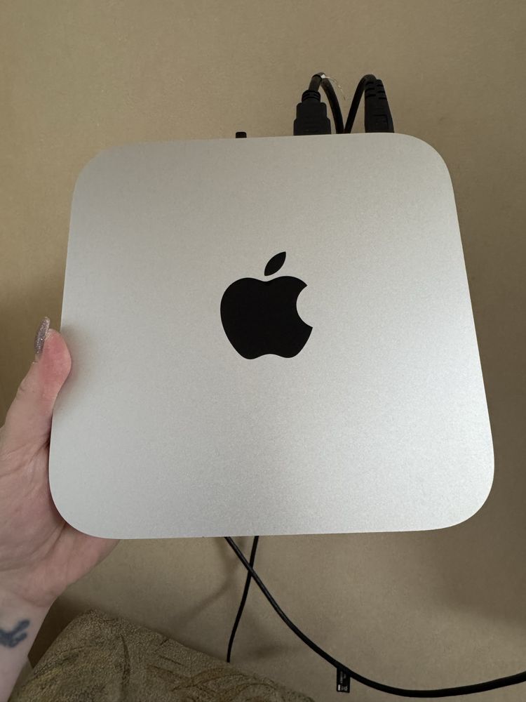 Mac mini (late 2014) i5 , 4gb , ssd 128