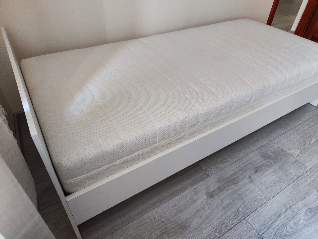 Łóżko z materacem 203 x 95 x 49 cm białe