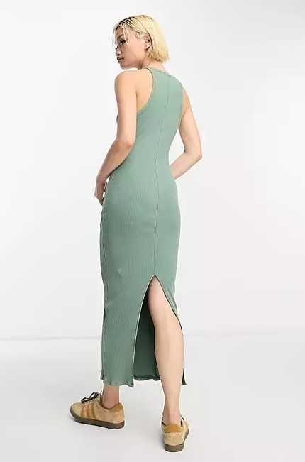 Зеленое облегающее платье миди в рубчик с воротником-борцовкой bershka