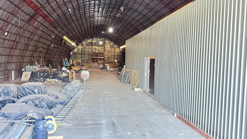 Ангар з офісним приміщенням