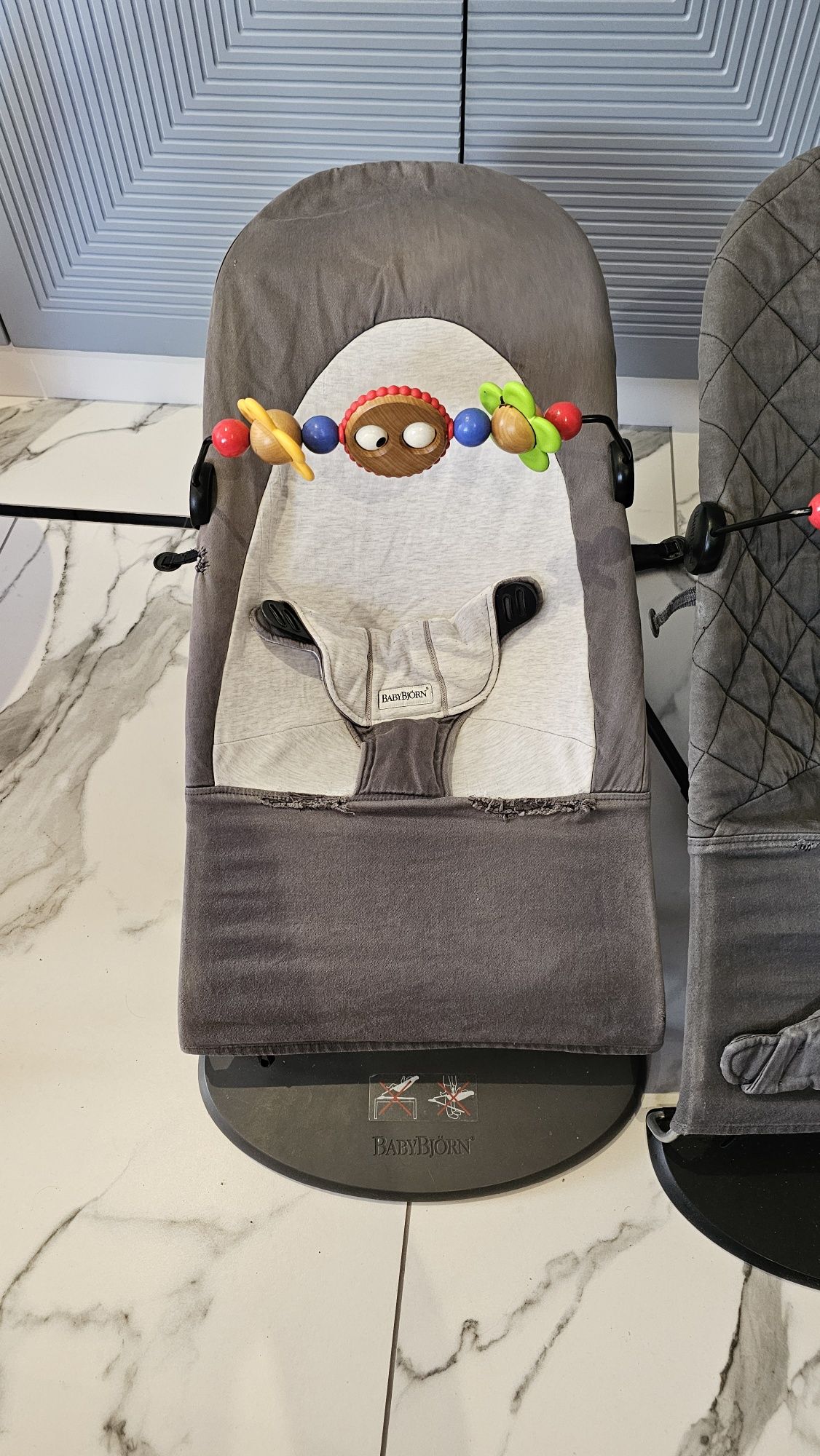 Bujak baby bjorn z zabawką 2 szt