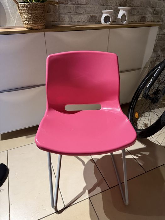 Krzeslo IKEA różowe