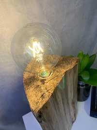 Stylowa lampka z drewnianego kloca