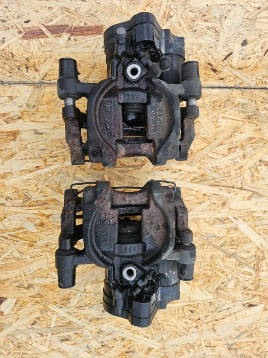 Zaciski zacisk tył tylne Q2 Ateca Karoq T-ROC komplet EU