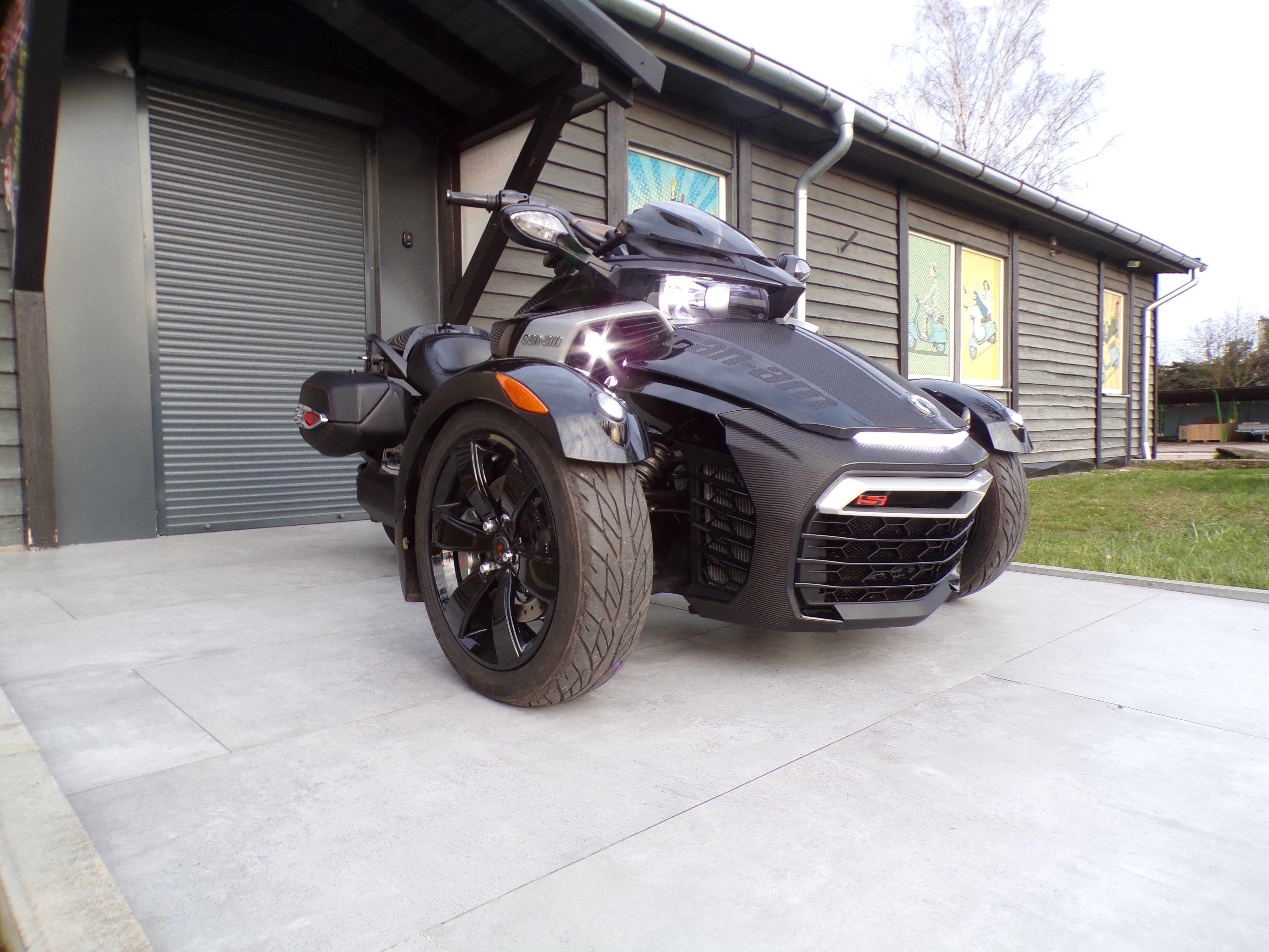 Can-Am Spyder F3 Amortyzatory FOX Kufry OEM Głośnik Kuryakyn