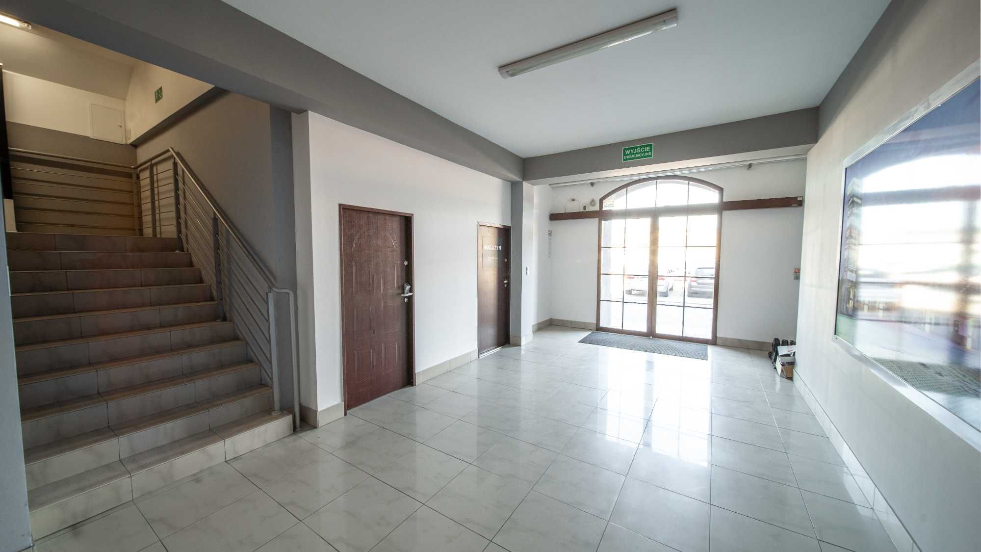 Lokal biurowy 1 piętro 100 lub 200 m2