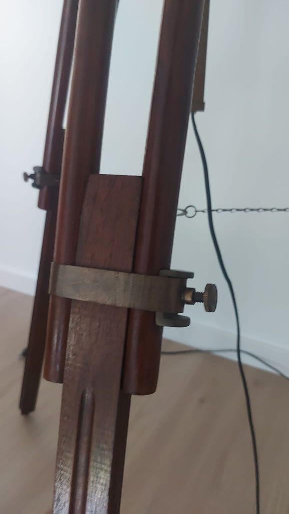 Lampa stojąca trójnóg