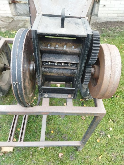 Rębak walcowy rozdrabniacz gałęzi.