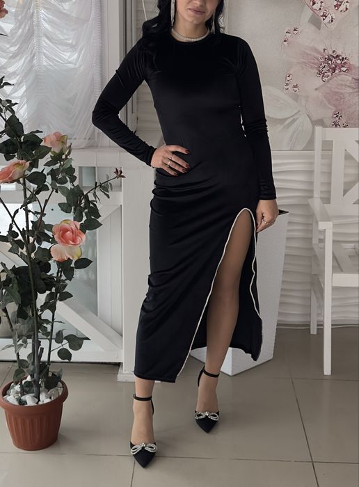 Вечірня оксамитова сукня