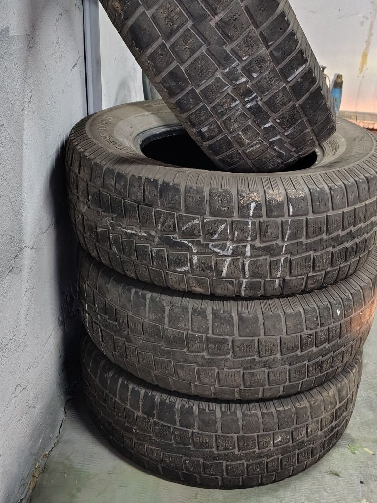 Продам резину 275/70/17