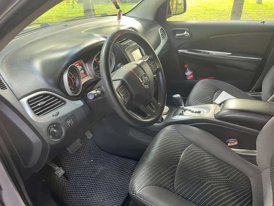 автомобіль Dodge Journey