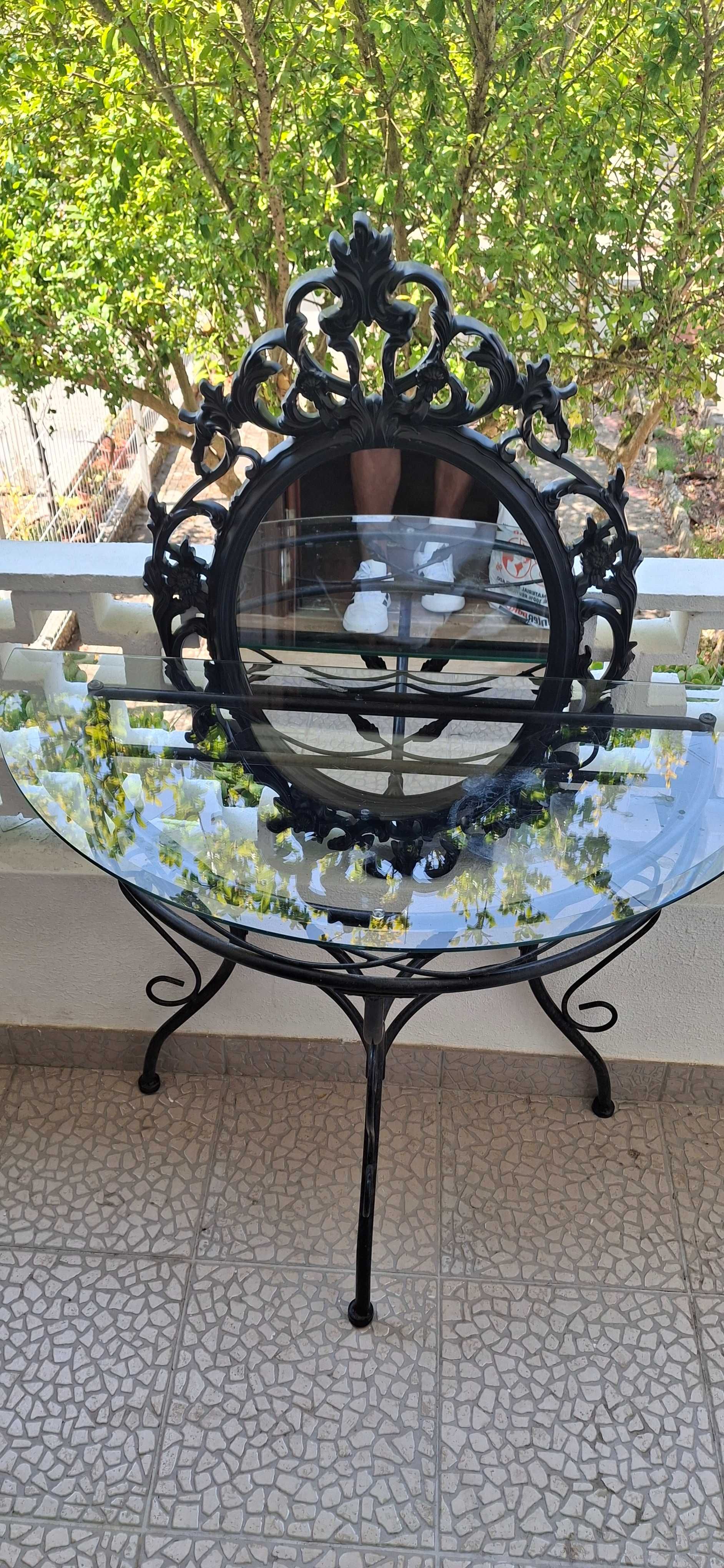 Mesa com tampo de vidro