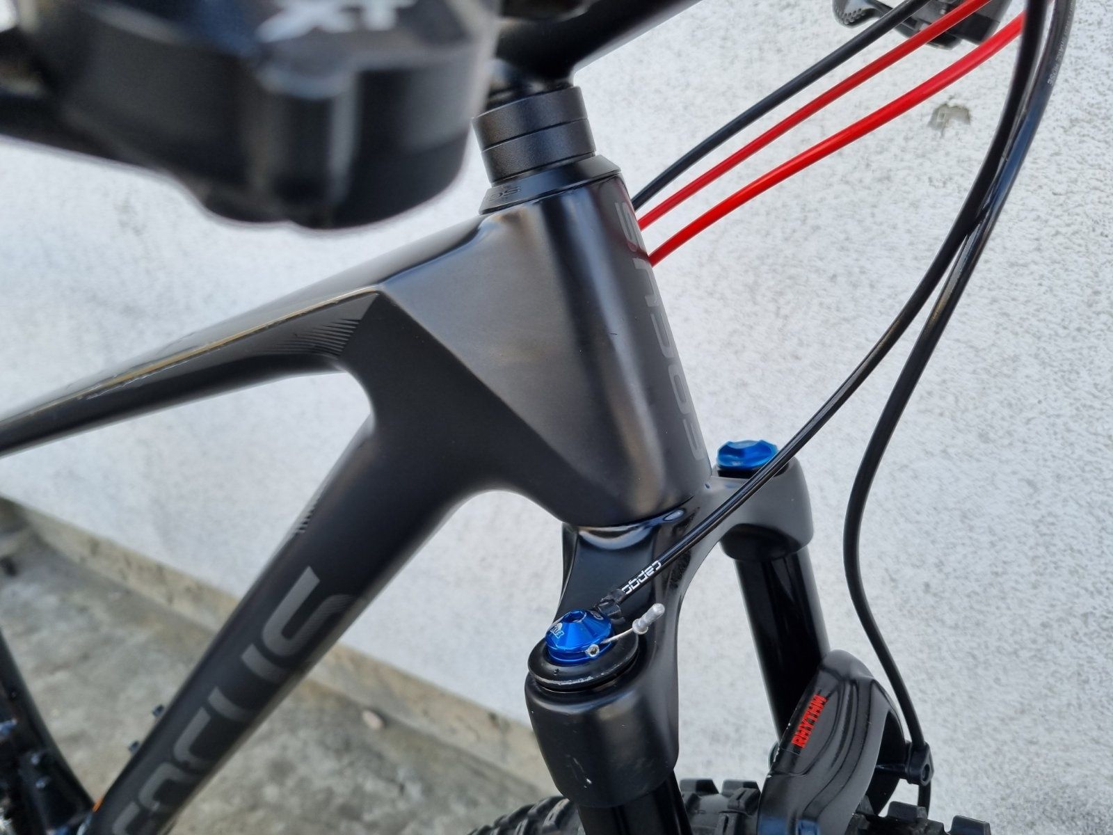 Велосипед Focus 29 кол Karbon Fox Shimano Deore Xt
