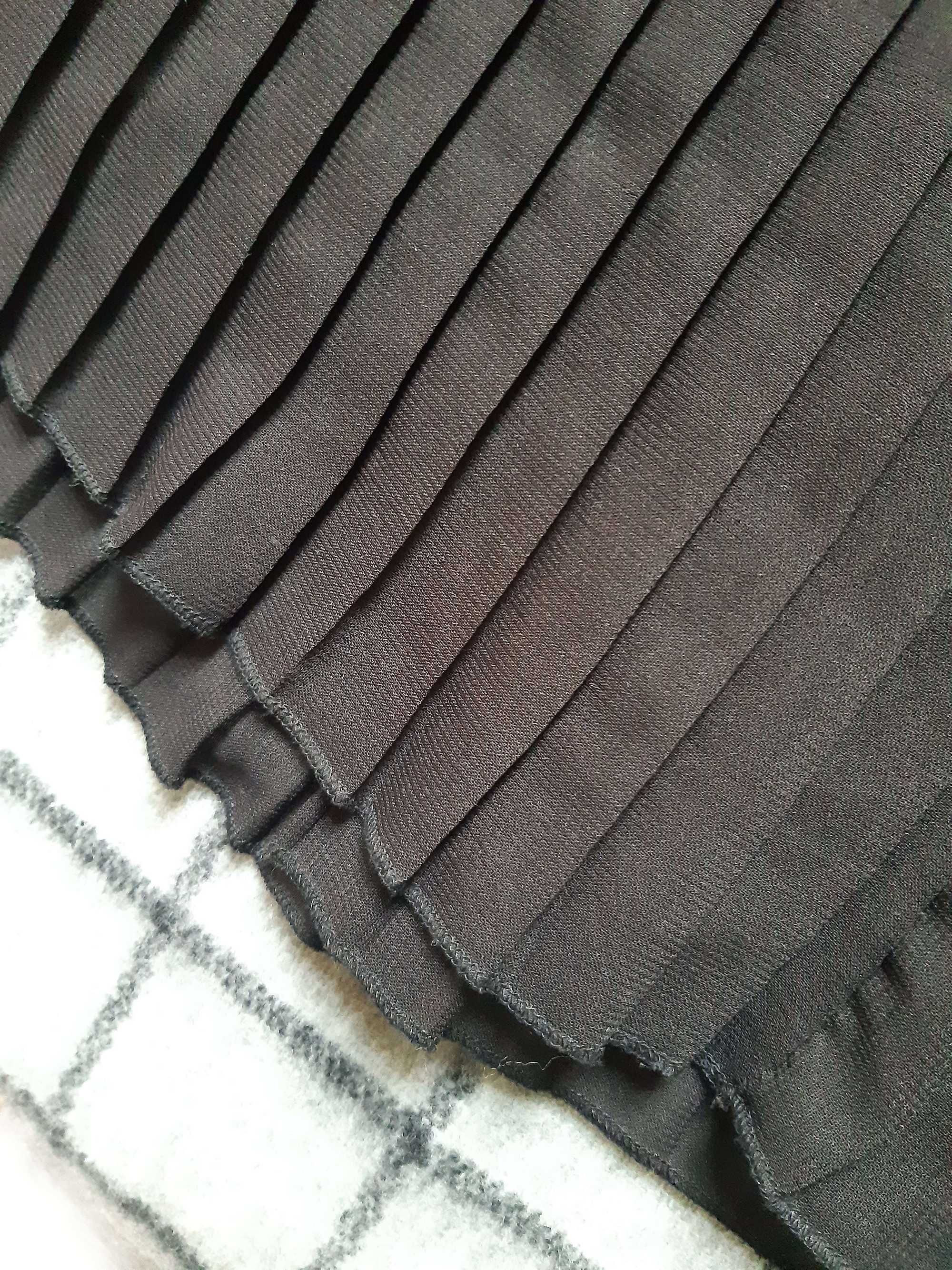 czarna spódnica plisowana M/L