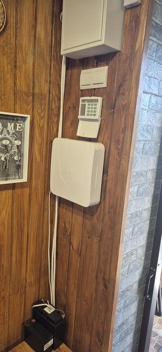 Продам шикарну дачу в якій можна жити поруч блакитні озера