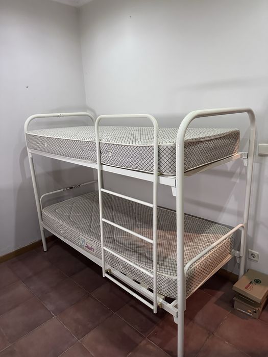 Beliche com estrutura em ferro