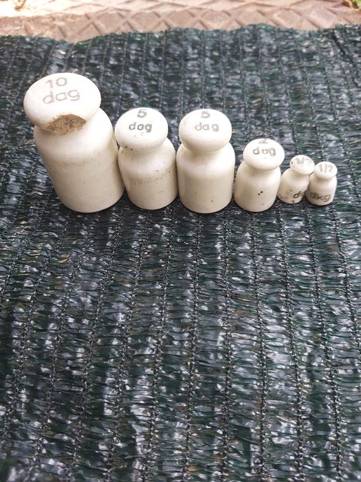 Stare odważniki do wagi szalkowej