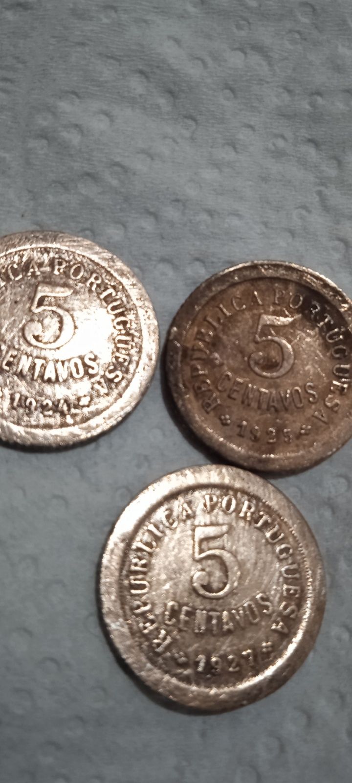 Vendo 1 moeda de 10 centavos , e 3 de 5 centavos 1924;1925;1927 bom