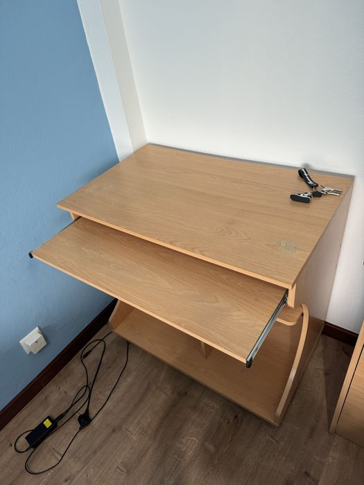 Secretária Moderna e Funcional