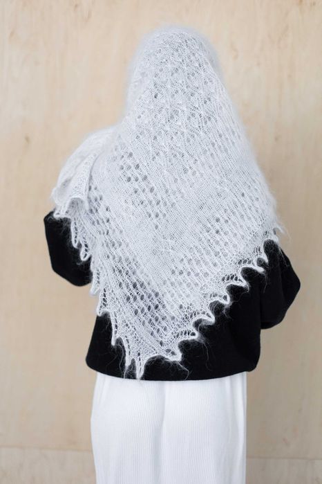 Chusta biała – Handmade z naturalnej wełny koziej