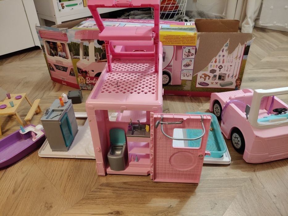 Camper Barbie pink