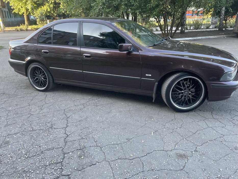 Продам BMW е39 на механике