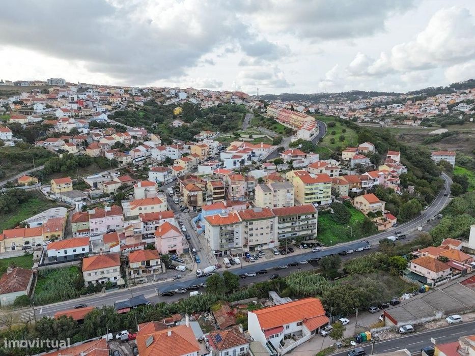 Apartamento T3 com espaço exterior e acessos rápidos a Lisboa