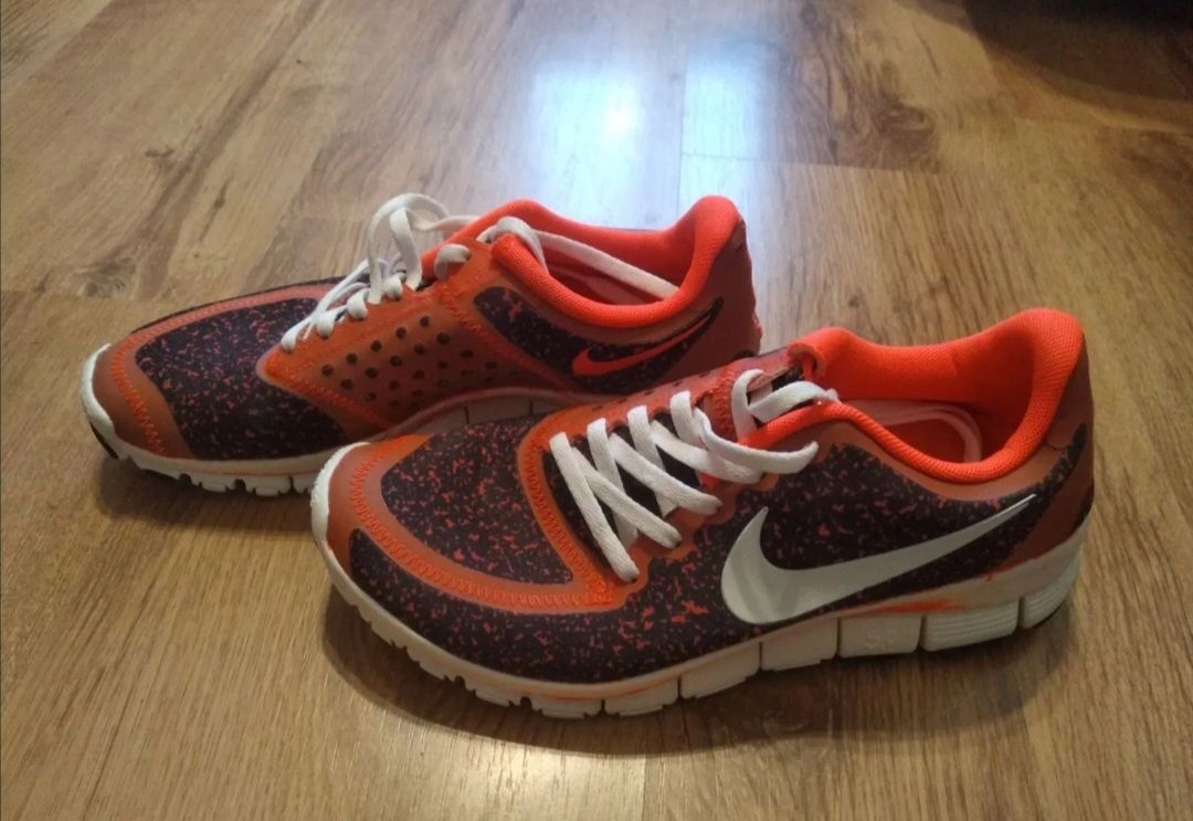Buty NIKE Free 5.0 idealne do biegania rozm. 37.5

58 zł