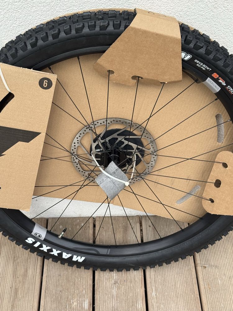 Koła MULLET DH i9 1/1 Crank Brothers DH SYNTHESIS ALLOY
